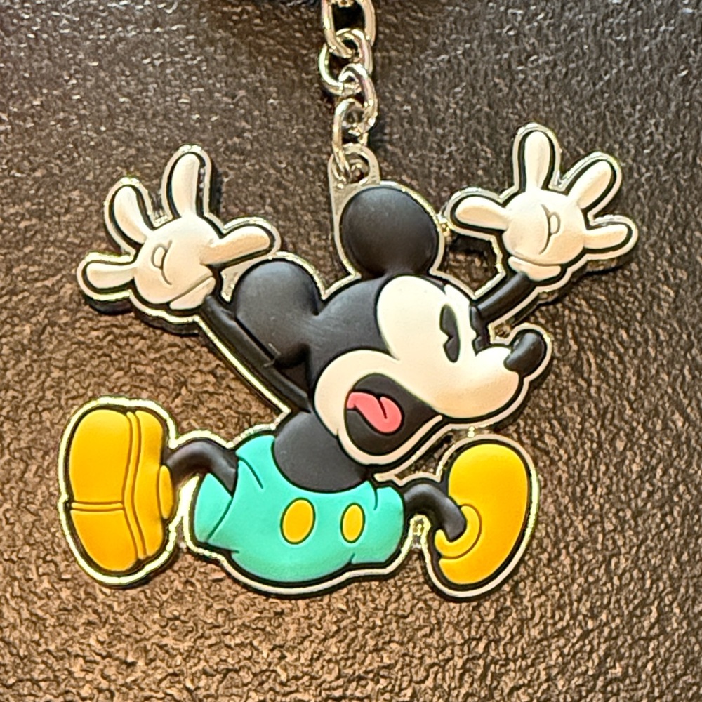 Disney Happy Mickey Mouse Keychain NWOT - Picture 4 of 8